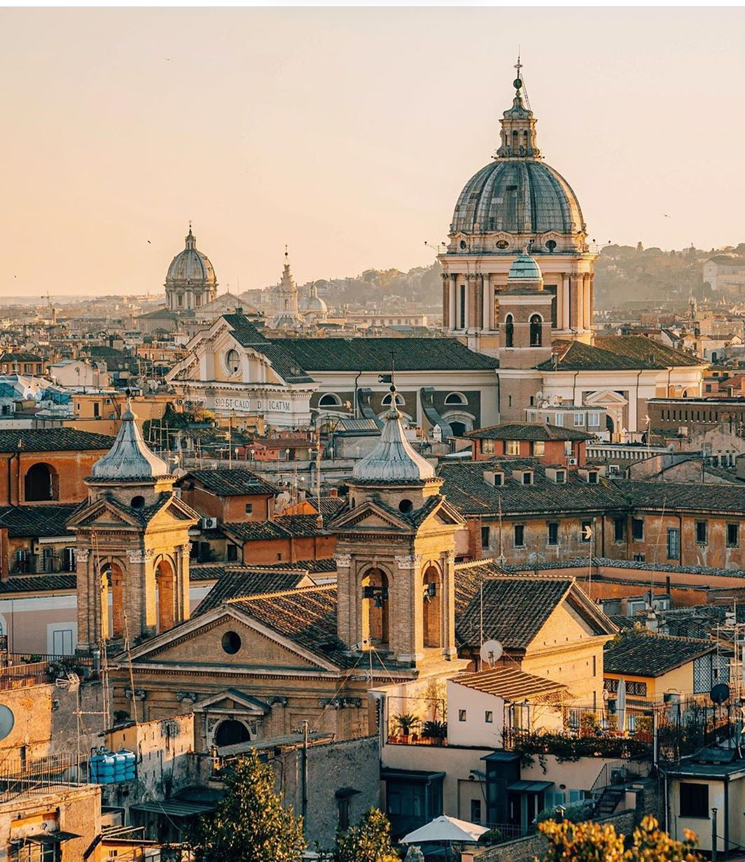 Students on an Italian cultural trip to Rome with Stefania